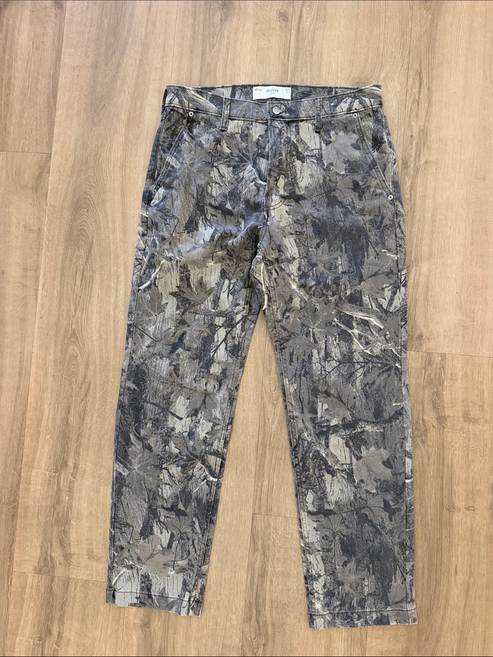 Hollister Men’s Loose Camo Jeans